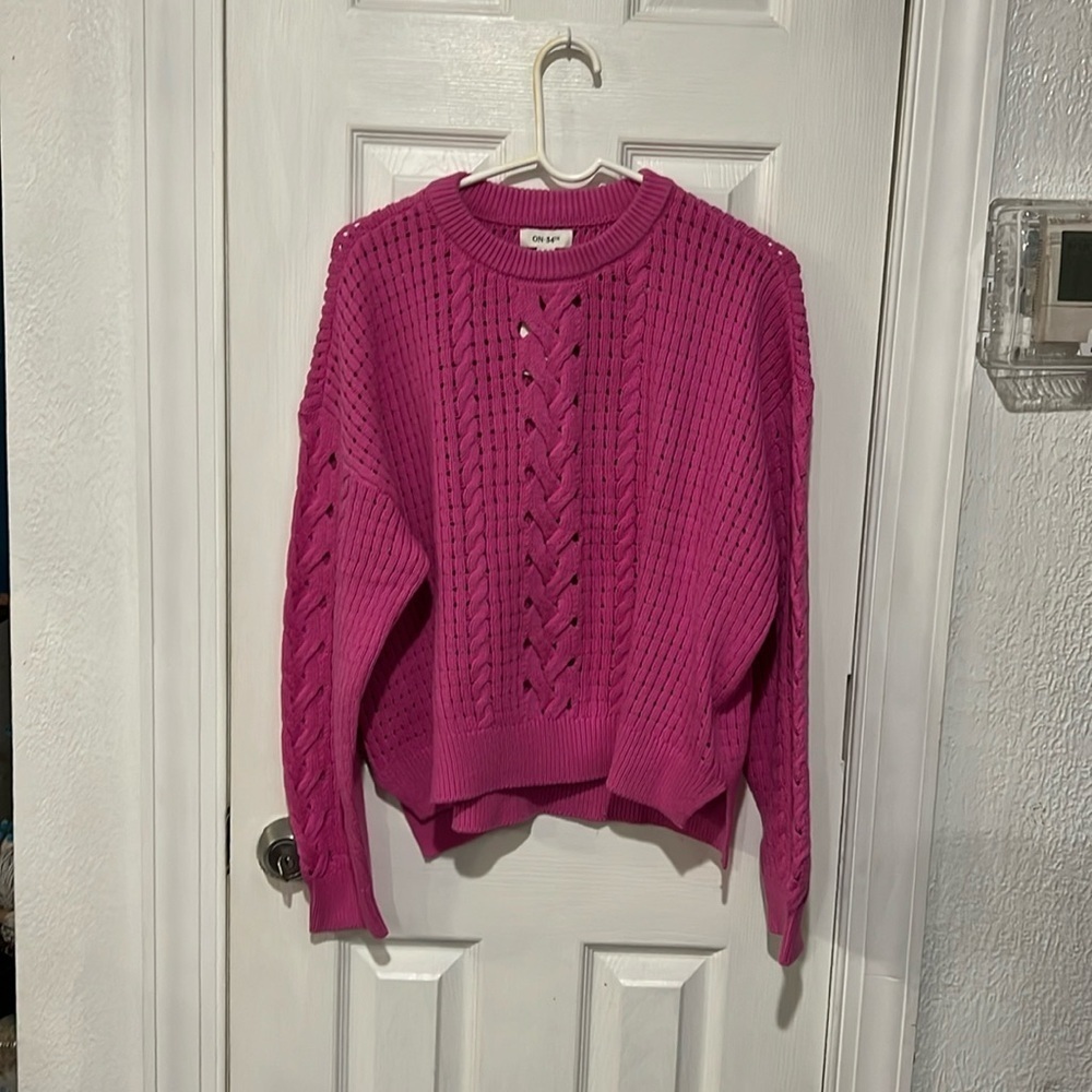 On 34Th women’s sweater